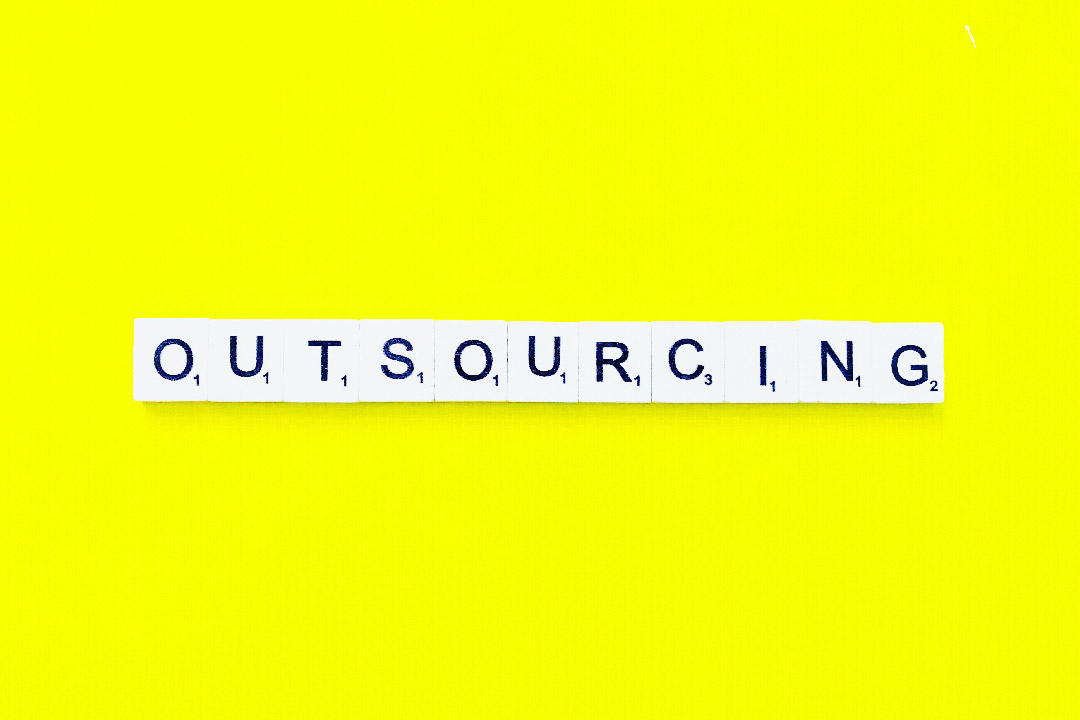Vantagens de usar o outsourcing na hora de empreender